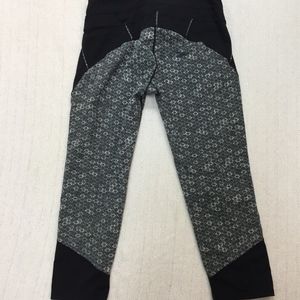 Athleta Pants - ATHLETA black honeycomb connect capri Athleta Pants - ATHLETA black honeycomb connect capri